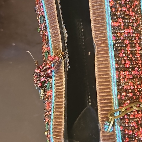 A Classic Mary Frances Mini Beaded Hard Shell Multi-Colored Clutch. - Picture 9 of 14